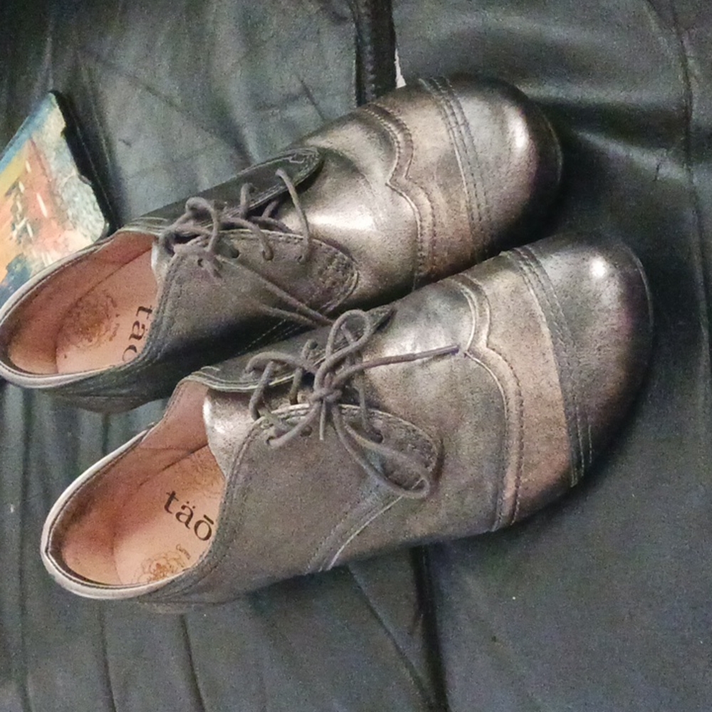 Bronze shoes